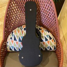 Load image into Gallery viewer, Kamaka HF-4 Baritone Ukulele #240232
