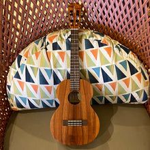 Load image into Gallery viewer, Kamaka HF-3I Slotted-Head Tenor Ukulele #240829
