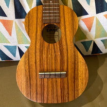 Load image into Gallery viewer, Kamaka HF-2 Concert Ukulele #240452
