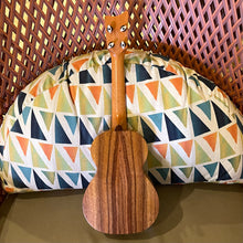 Load image into Gallery viewer, Kamaka HF-2 Concert Ukulele #240452
