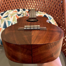 Load image into Gallery viewer, Kamaka HF-3 Tenor Ukulele #240819
