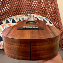 Load image into Gallery viewer, Kamaka HF-3 FEab+ Semi-Custom Tenor w/ Abalone Rosette Ukulele #240982
