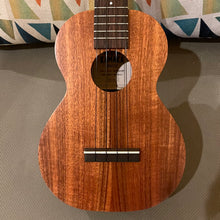 Load image into Gallery viewer, Kamaka HF-2 Concert Ukulele #241261
