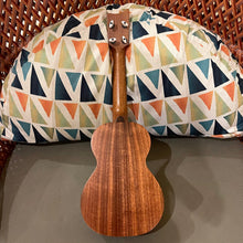 Load image into Gallery viewer, Kamaka HF-2 Concert Ukulele #241261
