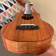 Load image into Gallery viewer, KoAloha KCM-00 Concert Ukulele #2401242
