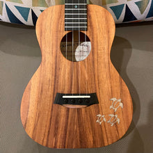 Load image into Gallery viewer, Kanile&#39;a HNS-T Natural Tenor Ukulele #0125-28860
