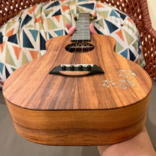 Load image into Gallery viewer, Kanile&#39;a HNS-T Natural Tenor Ukulele #0125-28860
