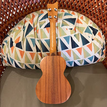 Load image into Gallery viewer, Kamaka HF-2 Concert Ukulele #250034
