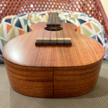 Load image into Gallery viewer, Kamaka HF-2 Concert Ukulele #250034
