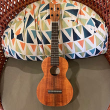 Load image into Gallery viewer, Kamaka HF-2 Concert Ukulele #250033
