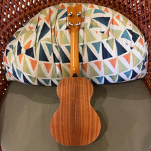 Load image into Gallery viewer, Kamaka HF-2 Concert Ukulele #250033
