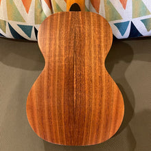 Load image into Gallery viewer, Kamaka HF-2 Concert Ukulele #250033
