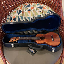 Load image into Gallery viewer, Kamaka HF-2 Concert Ukulele #250033
