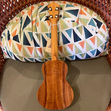 Load image into Gallery viewer, KoAloha KCM-00 Concert Ukulele #2503061
