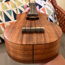 Load image into Gallery viewer, Kamaka HF-1 Soprano Ukulele #240804
