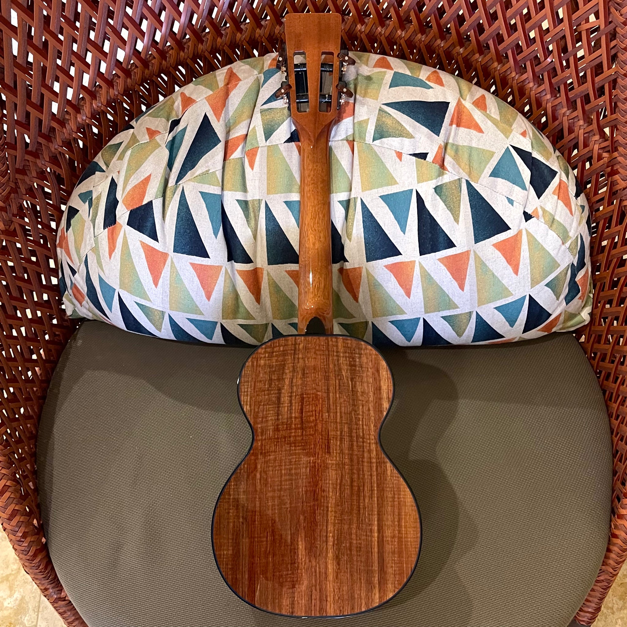 KAMAKA UKULELE Mサイズ The Ukulele Site | Kamaka Ukulele