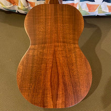 Load image into Gallery viewer, Kamaka HF-1L Soprano Long Neck Ukulele #240975
