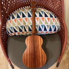 Load image into Gallery viewer, Kamaka HF-4 Baritone Ukulele #250129
