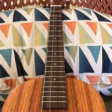 Load image into Gallery viewer, Kamaka HF-4 Baritone Ukulele #250129
