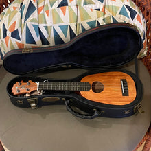 Load image into Gallery viewer, KoAloha KSM-11 Soprano Pineapple Ukulele #2504282
