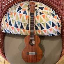 Load image into Gallery viewer, Kamaka HF-3 Tenor Ukulele #240768
