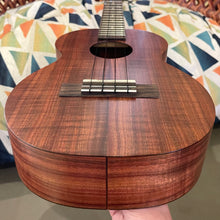 Load image into Gallery viewer, Kamaka HF-3 Tenor Ukulele #240768
