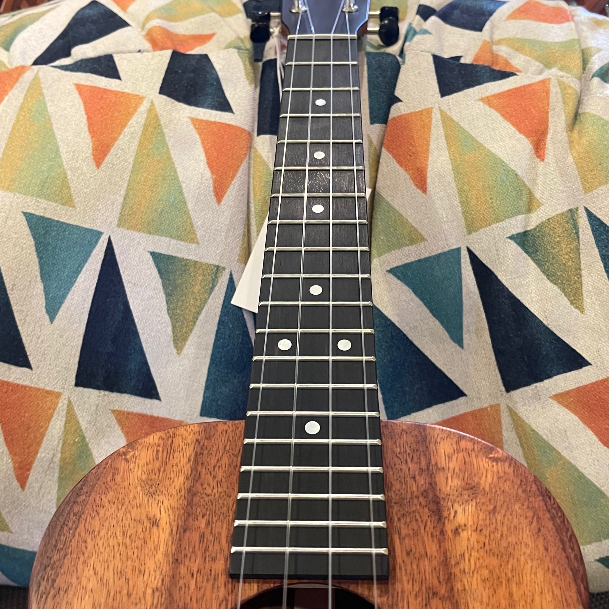 カトラン「アイリス」 Kanile'a K-1 T Natural Tenor Ukulele #0525-29136 – Ukulele