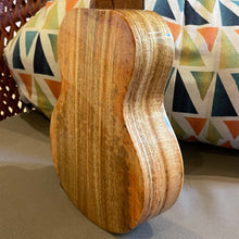 Load image into Gallery viewer, Honua LIMITED EDITION! HT-442 Tenor Ukulele #472

