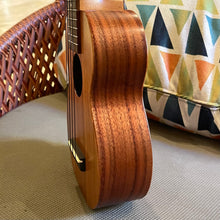 Load image into Gallery viewer, Kamaka HF-1 Soprano Ukulele #250431
