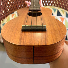 Load image into Gallery viewer, Kamaka HF-1 Soprano Ukulele #250431
