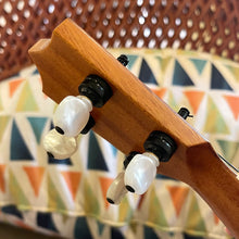 Load image into Gallery viewer, Kamaka HF-1 Soprano Ukulele #250431
