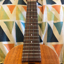 Load image into Gallery viewer, Kamaka HF-1 Soprano Ukulele #250431
