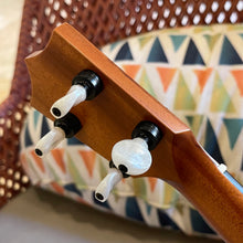 Load image into Gallery viewer, Kamaka HF-1 Soprano Ukulele #250430
