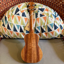 Load image into Gallery viewer, KoAloha KCM-00 Concert Ukulele #2508031
