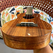 Load image into Gallery viewer, KoAloha KCM-00 Concert Ukulele #2508031
