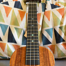 Load image into Gallery viewer, KoAloha KCM-00 Concert Ukulele #2508031
