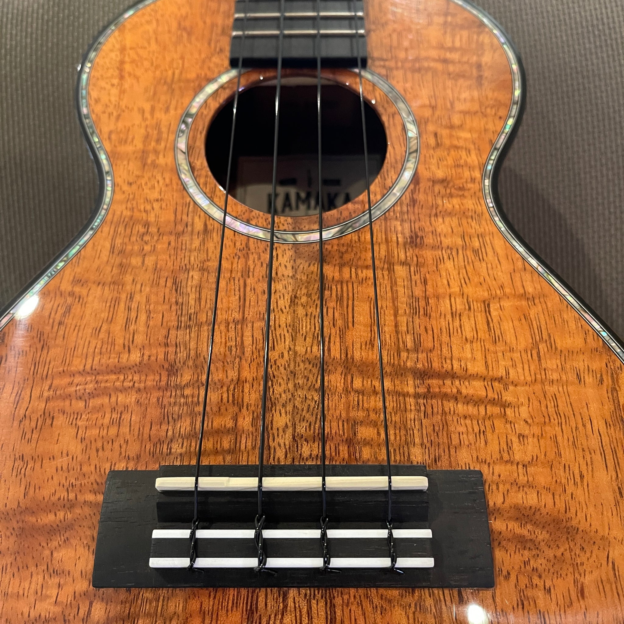 Kamaka HF-2D2I Concert Ukulele Deluxe2 Slotted Head #221284