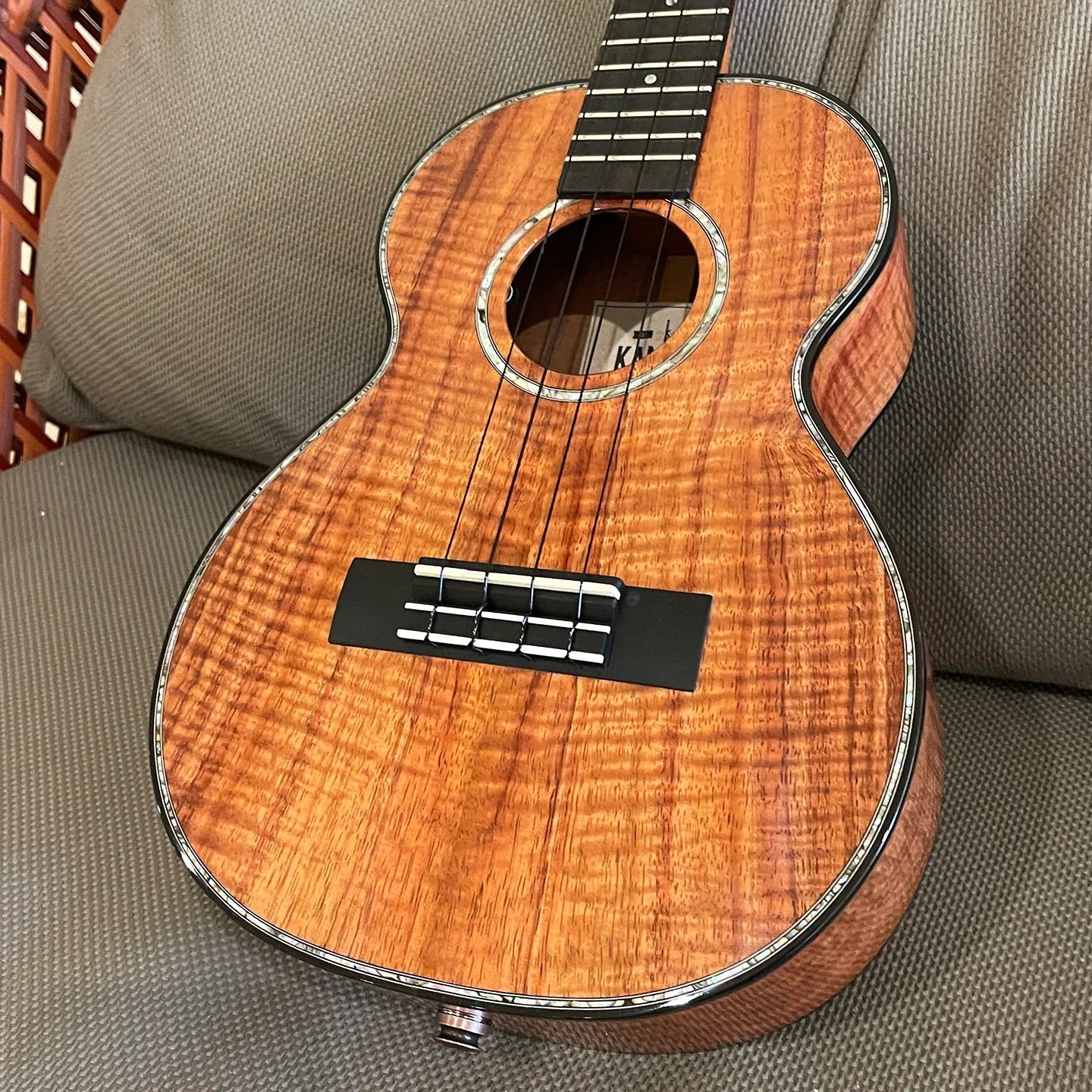 Kamaka HF-3D2I ABV Tenor Ukulele Deluxe2 Slotted Head with